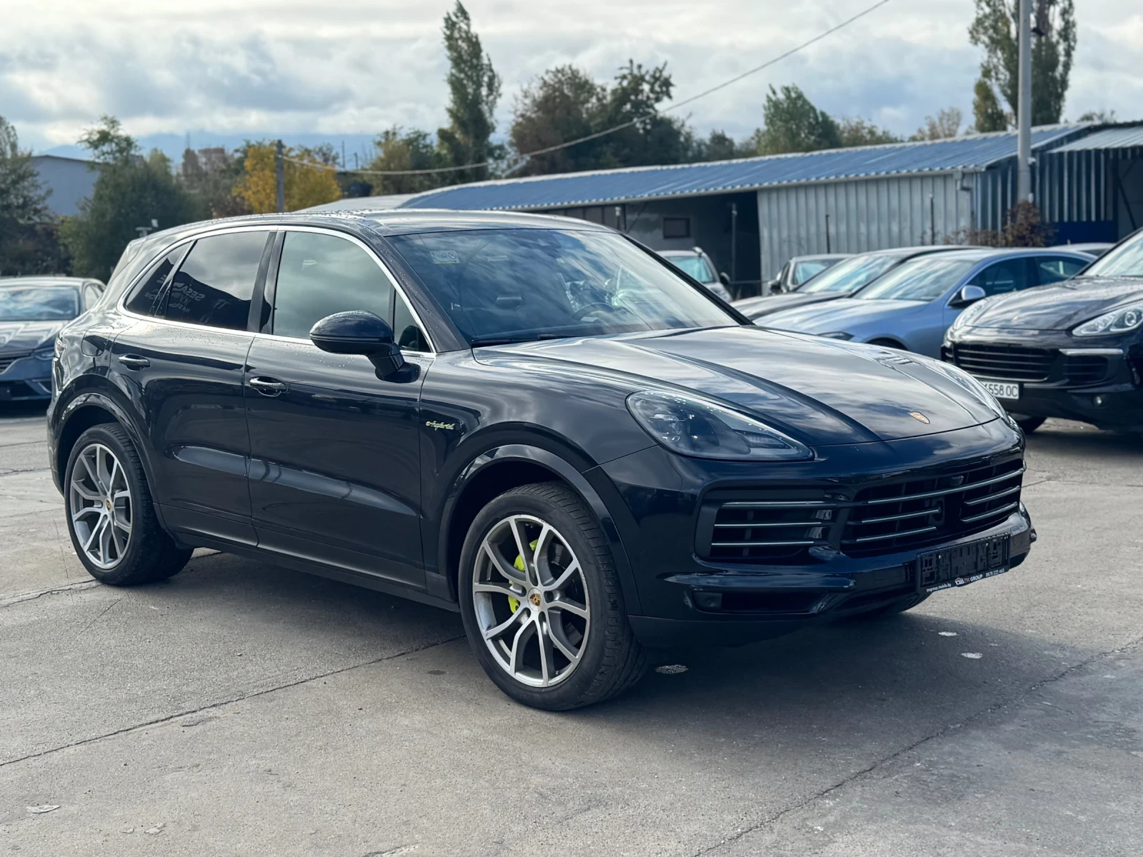 Porsche Cayenne Plug in Hybrid / CHRONO / 360* камери  / DISTRONIC, снимка 3 - Автомобили и джипове - 56621634