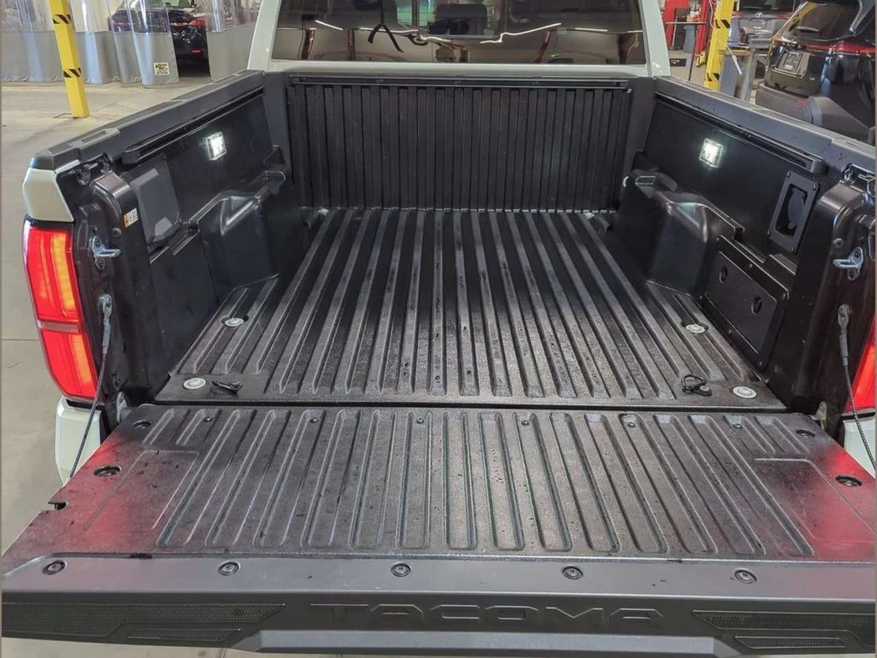 Toyota Tacoma HYBRID, снимка 11 - Автомобили и джипове - 56705111