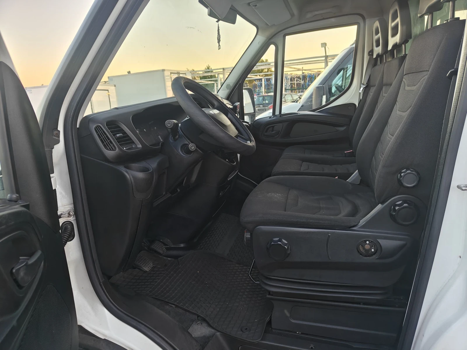 Iveco 35c13 Хладилен Фургон, Климатик - изображение 9