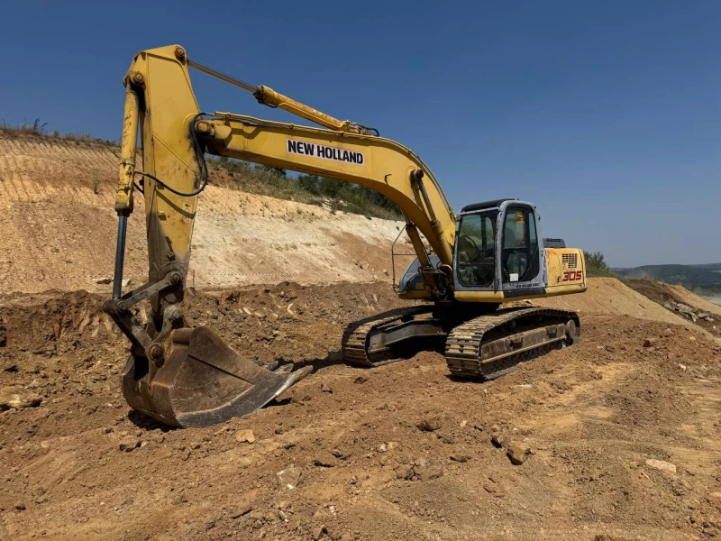 Багер New Holland E305