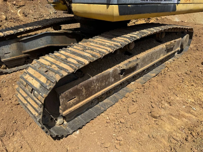 Багер New Holland E305, снимка 4 - Индустриална техника - 52033712