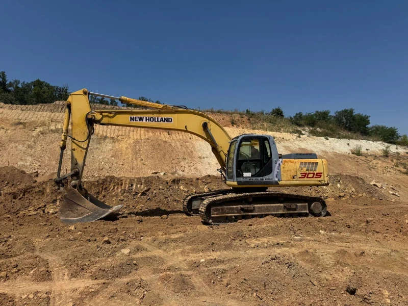 Багер New Holland E305, снимка 2 - Индустриална техника - 52033712