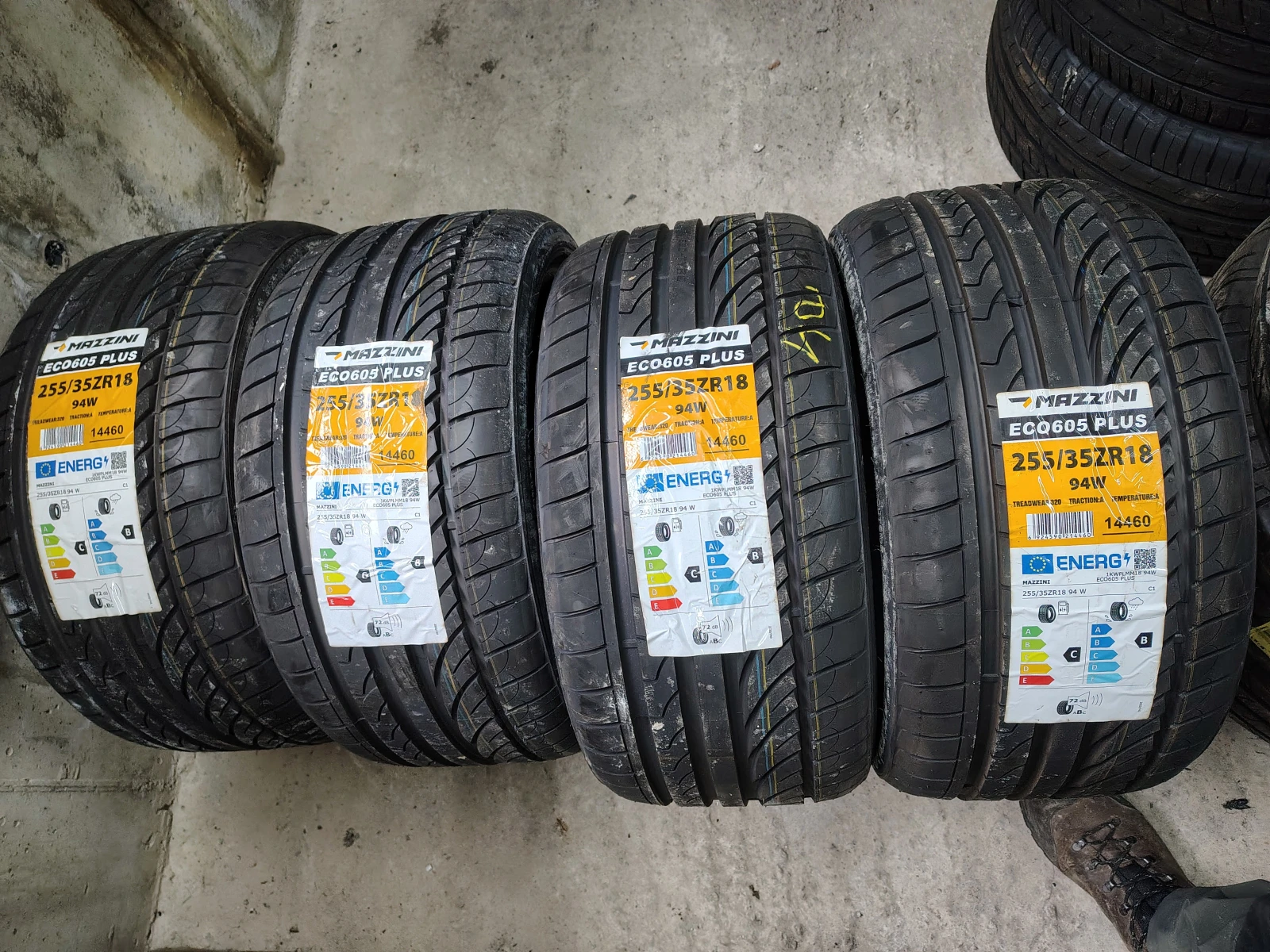 Гуми Летни 255/35R18