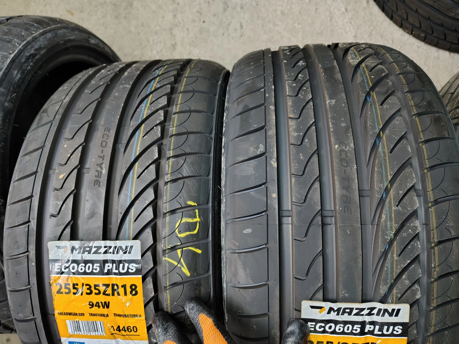 Гуми Летни 255/35R18, снимка 4 - Гуми и джанти - 53747481