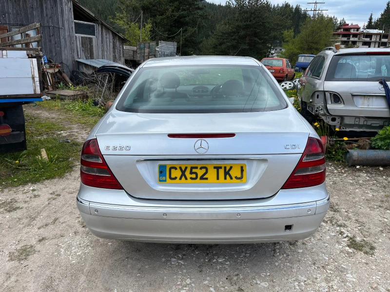 Mercedes-Benz E 220 На части, снимка 6 - Автомобили и джипове - 40981930