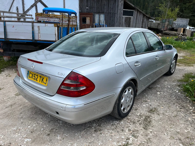 Mercedes-Benz E 220 На части, снимка 5 - Автомобили и джипове - 40981930