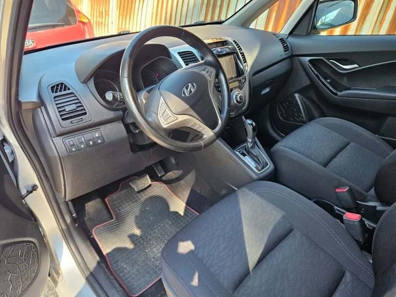 Hyundai Ix20 1.6 AUTOMAT, снимка 13 - Автомобили и джипове - 47698838