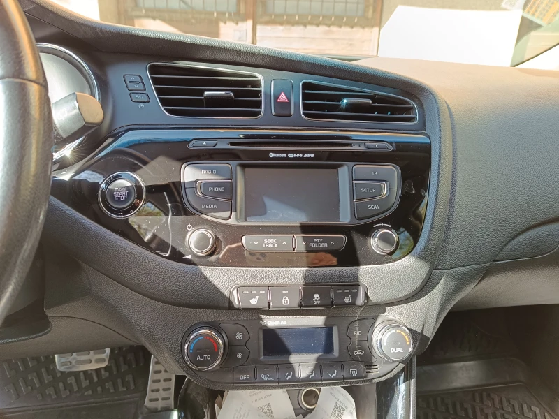 Kia Ceed, снимка 5 - Автомобили и джипове - 47977342