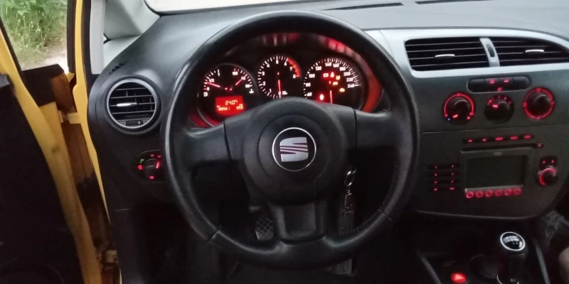 Seat Leon 1.4, снимка 6 - Автомобили и джипове - 48311201