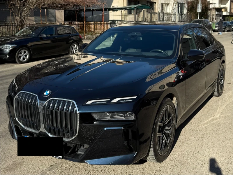 BMW 740 xDrive* B&W* Pano* Iconic Glow, снимка 2 - Автомобили и джипове - 49088729