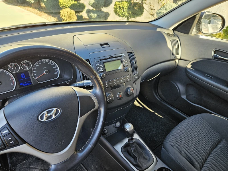 Hyundai I30 CW Kombi КАТО НОВА!, снимка 14 - Автомобили и джипове - 53098817