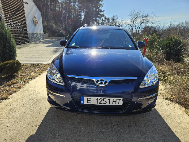 Hyundai I30 CW Kombi КАТО НОВА!, снимка 2 - Автомобили и джипове - 53098817