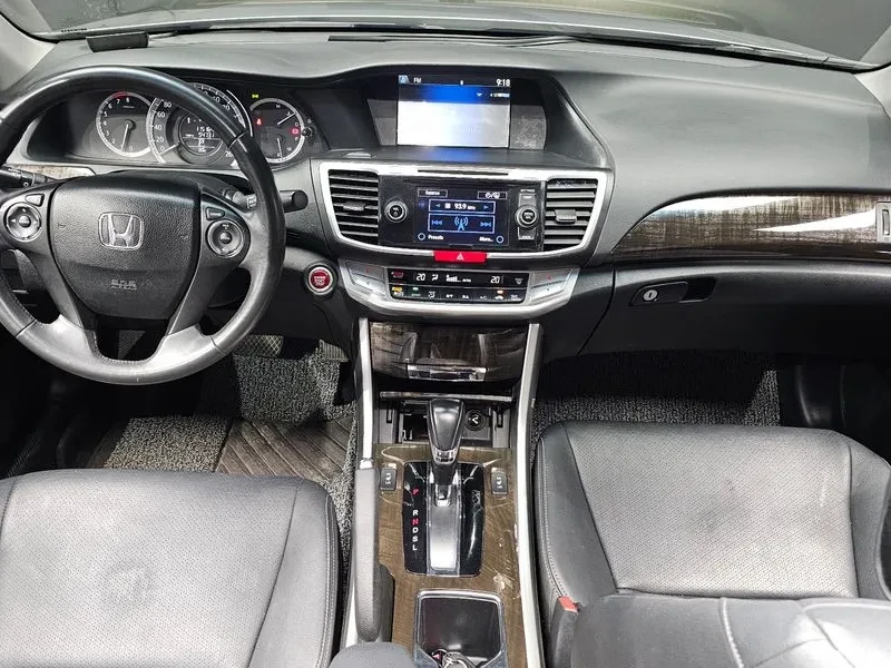 Honda Accord 2.4 9Th Generation, снимка 13 - Автомобили и джипове - 55841463