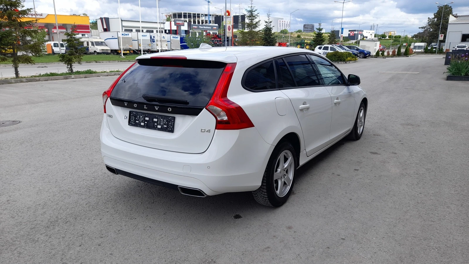 Volvo V60 2.0 D4 - SWISS  - изображение 4