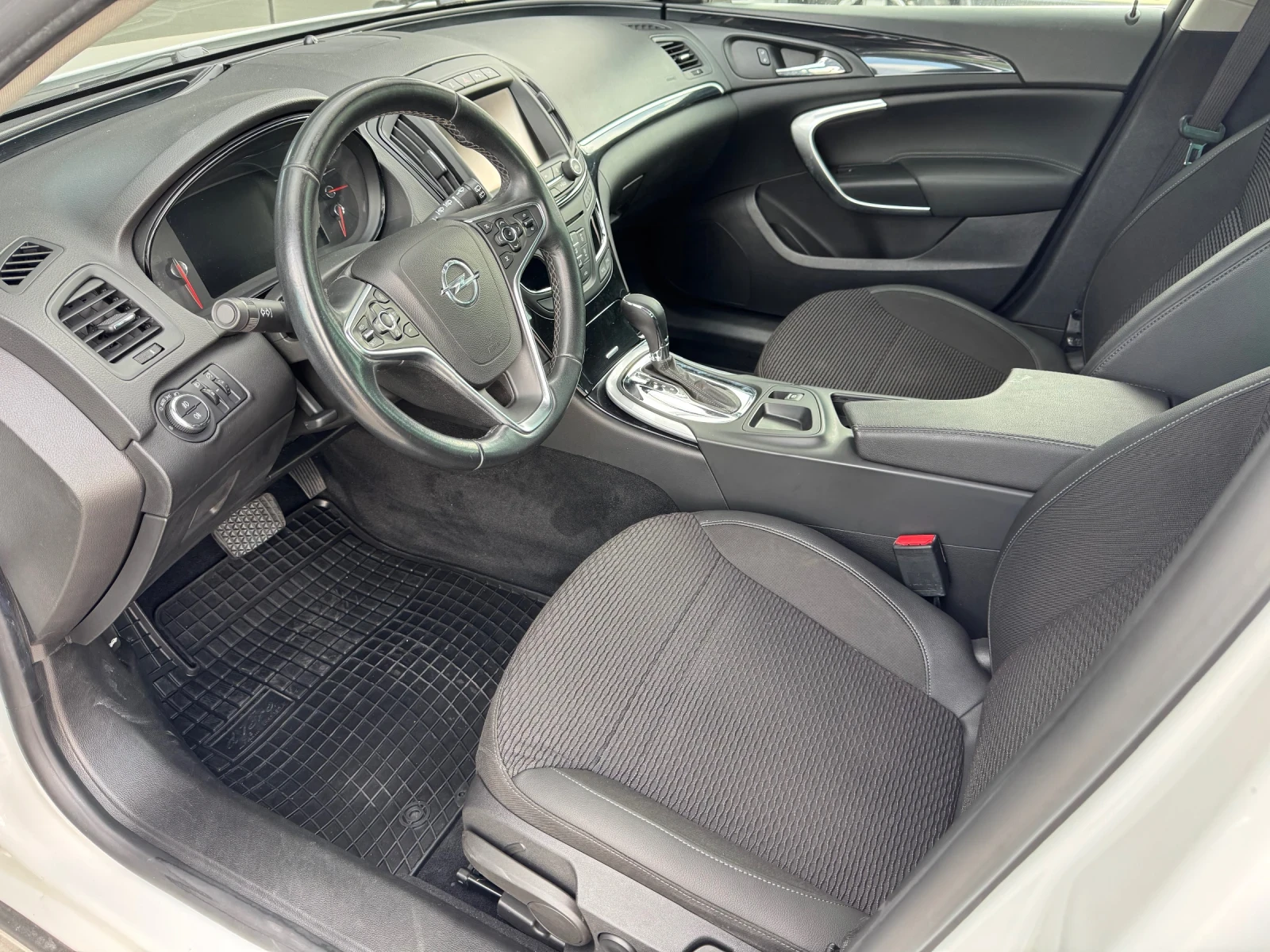 Opel Insignia 2.0 TDCI TOURER 163 h.p. - 4x4/ AUTOMATIC - изображение 9