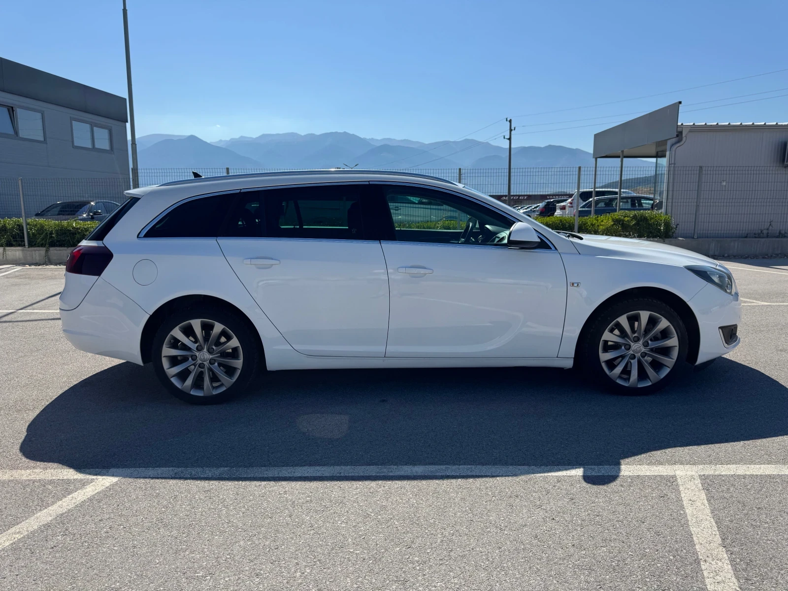 Opel Insignia 2.0 TDCI TOURER 163 h.p. - 4x4/ AUTOMATIC - изображение 4