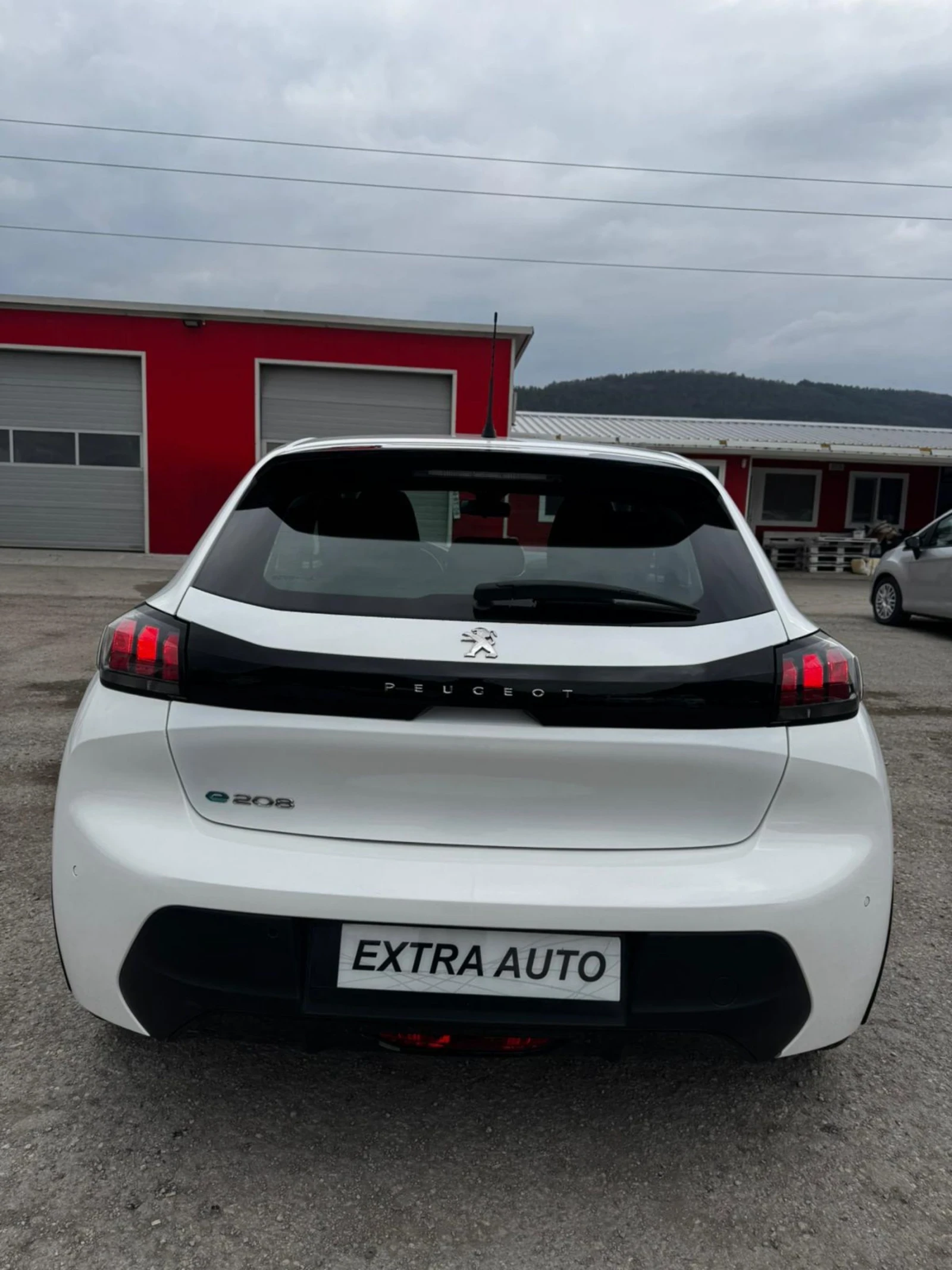 Peugeot 208 е/136 Hp/50 kWh/АВТОМАТ/68000км, снимка 3 - Автомобили и джипове - 53931624