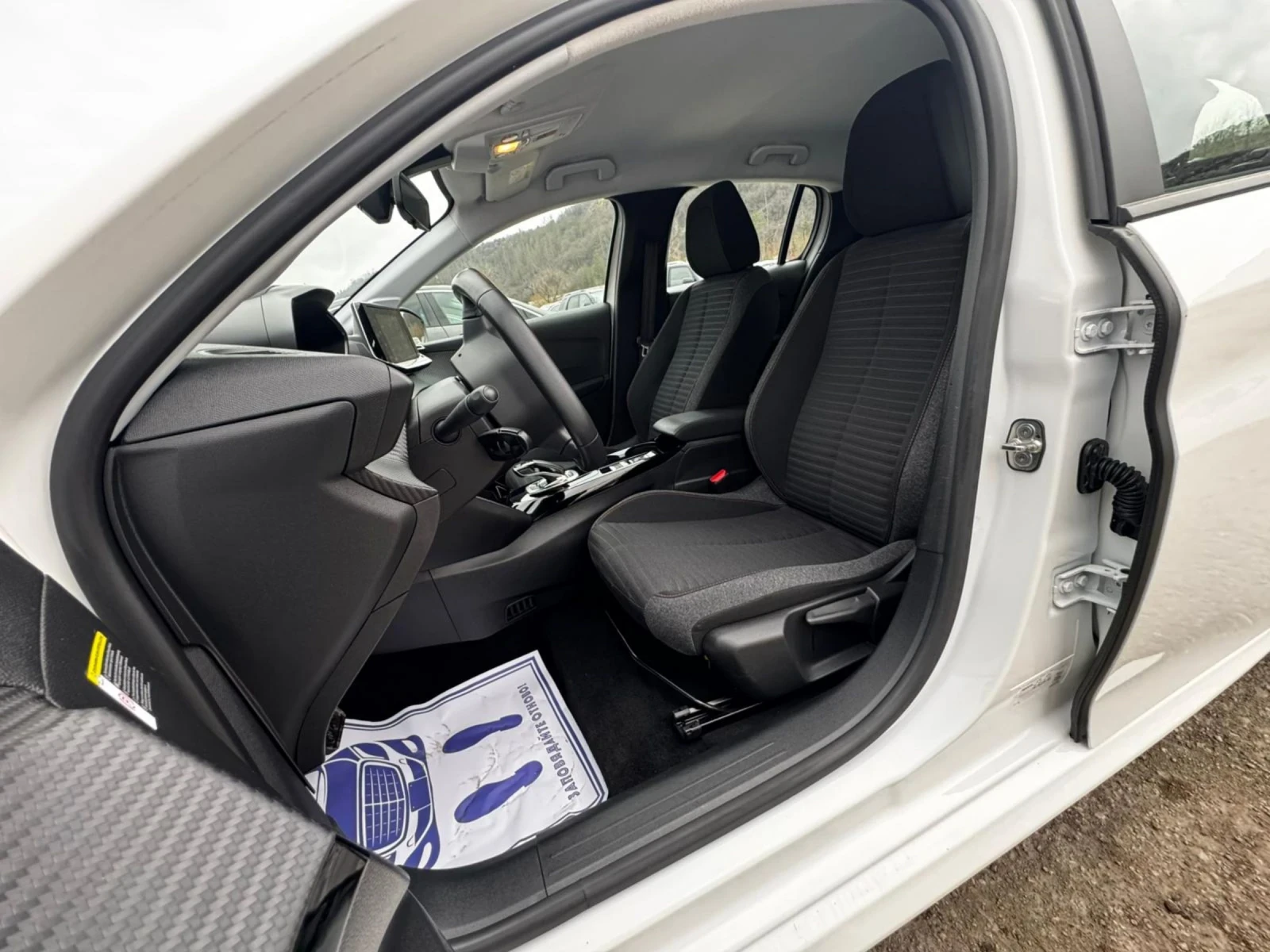 Peugeot 208 е/136 Hp/50 kWh/АВТОМАТ/68000км, снимка 16 - Автомобили и джипове - 53931624