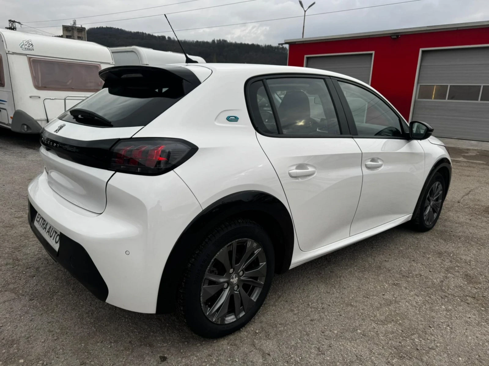 Peugeot 208 е/136 Hp/50 kWh/АВТОМАТ/68000км, снимка 5 - Автомобили и джипове - 53931624