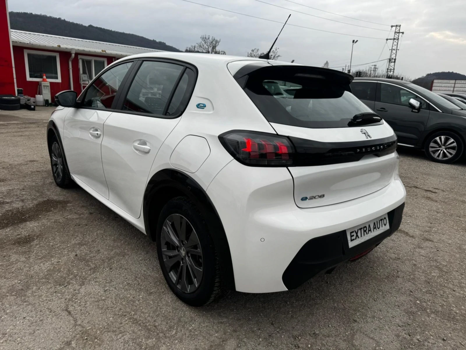 Peugeot 208 е/136 Hp/50 kWh/АВТОМАТ/68000км, снимка 2 - Автомобили и джипове - 53931624