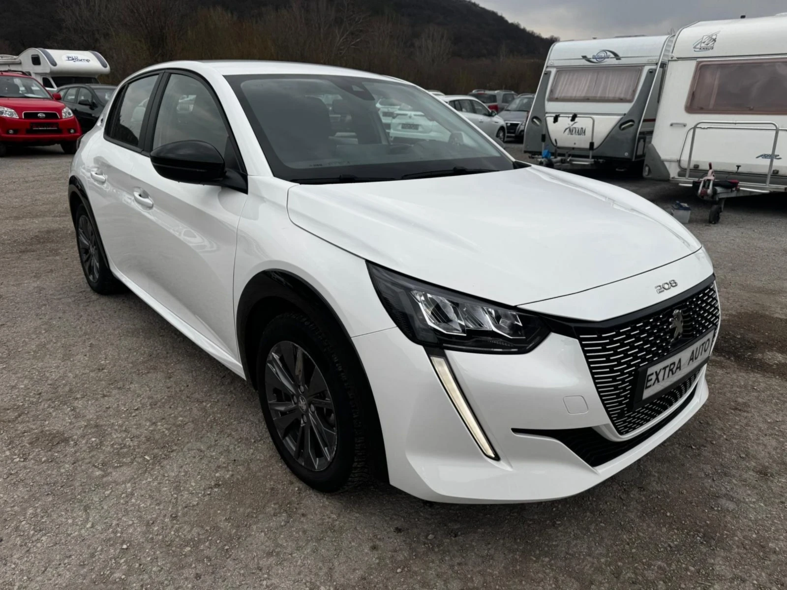 Peugeot 208 е/136 Hp/50 kWh/АВТОМАТ/68000км, снимка 6 - Автомобили и джипове - 53931624