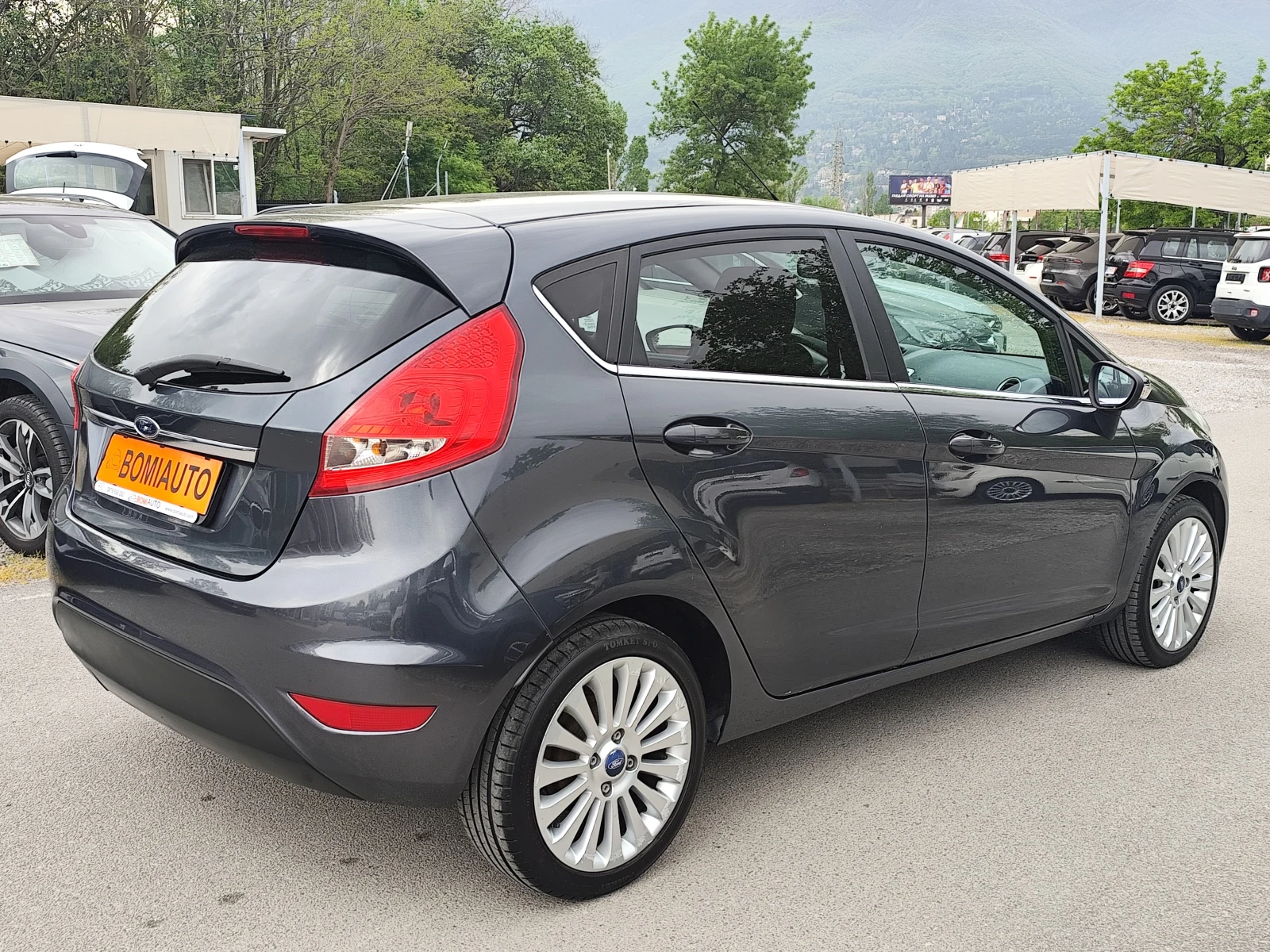 Ford Fiesta 1.2i* TITANIUM* KLIMATRONIK* , снимка 4 - Автомобили и джипове - 54452401