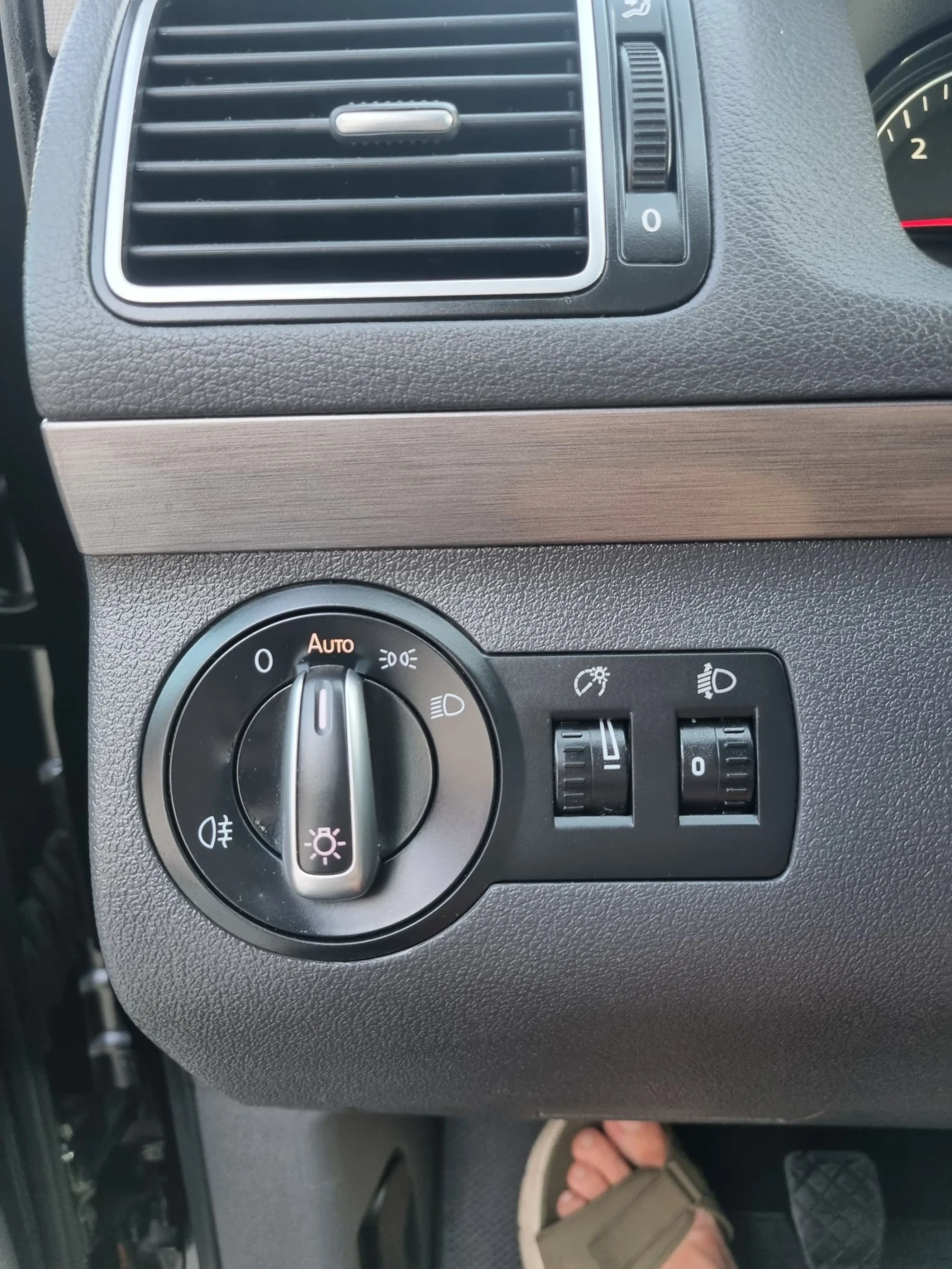 VW Touran 2.0tdi 140 коня , снимка 16 - Автомобили и джипове - 55066766