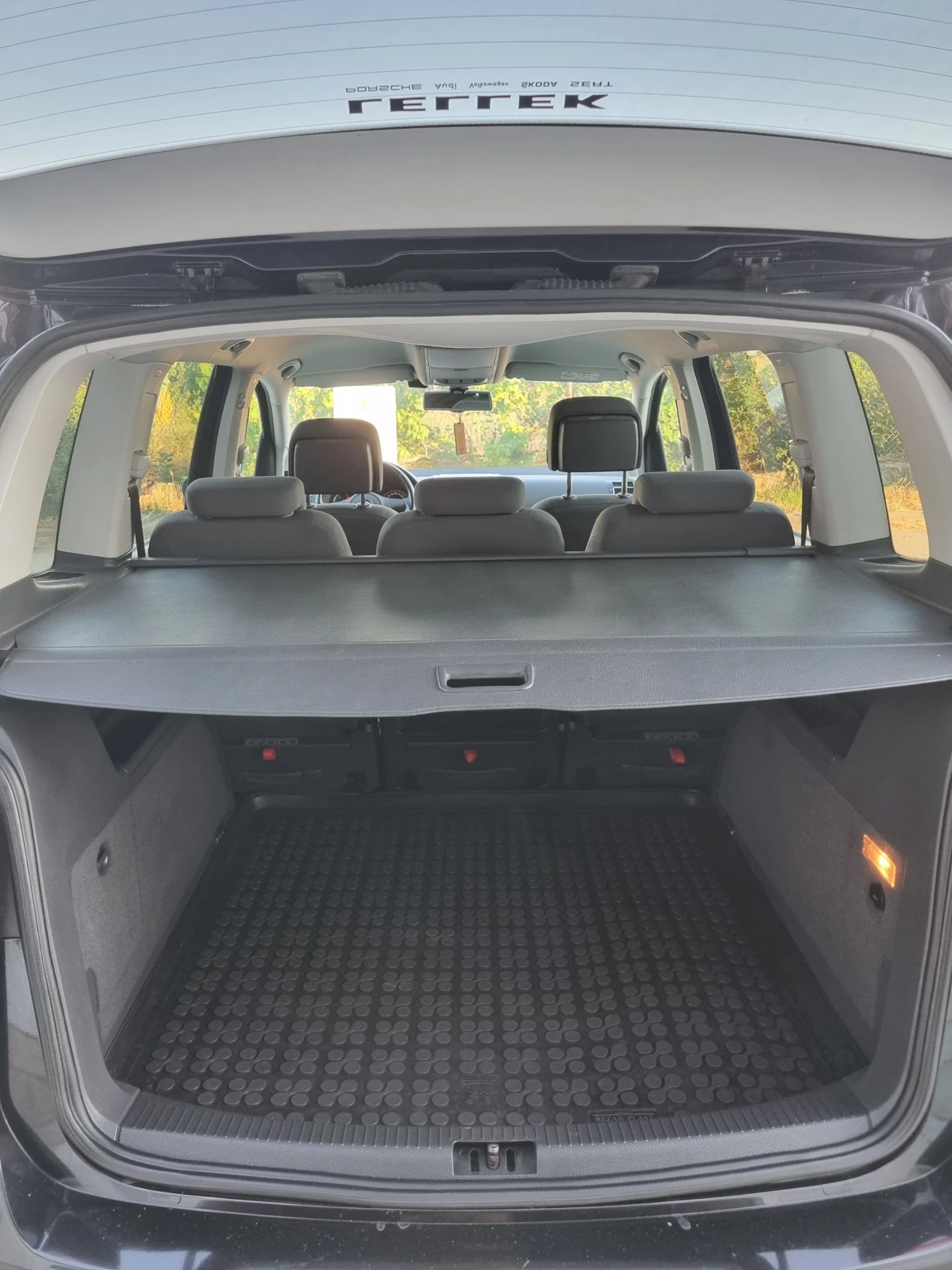 VW Touran 2.0tdi 140 коня , снимка 12 - Автомобили и джипове - 55066766