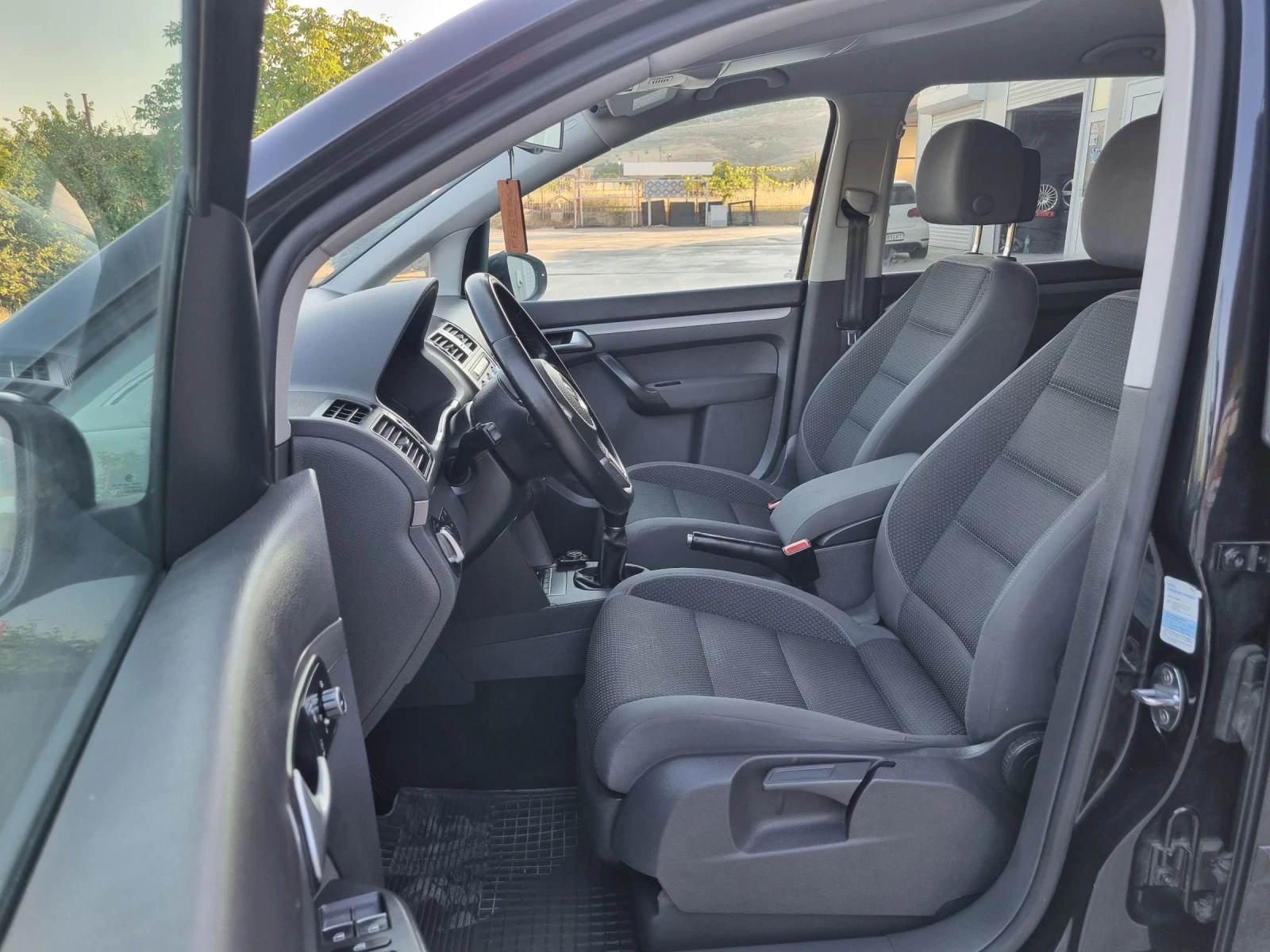 VW Touran 2.0tdi 140 коня , снимка 9 - Автомобили и джипове - 55066766