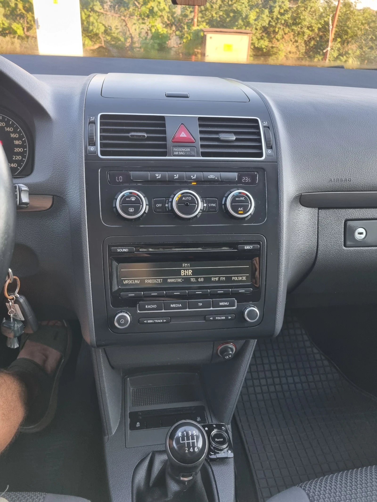VW Touran 2.0tdi 140 коня , снимка 14 - Автомобили и джипове - 55066766