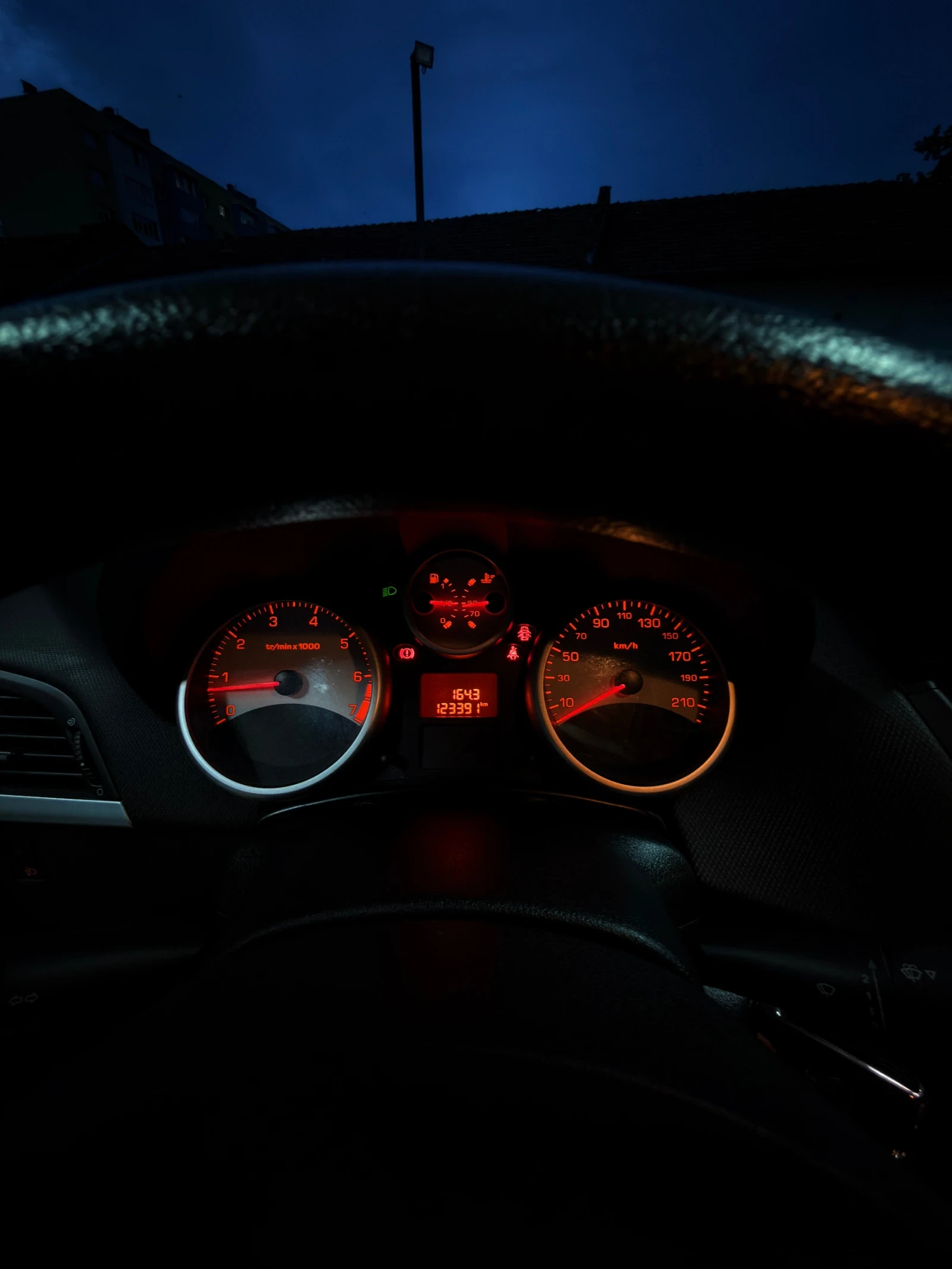 Peugeot 207 1.4 бензин , снимка 2 - Автомобили и джипове - 55224634