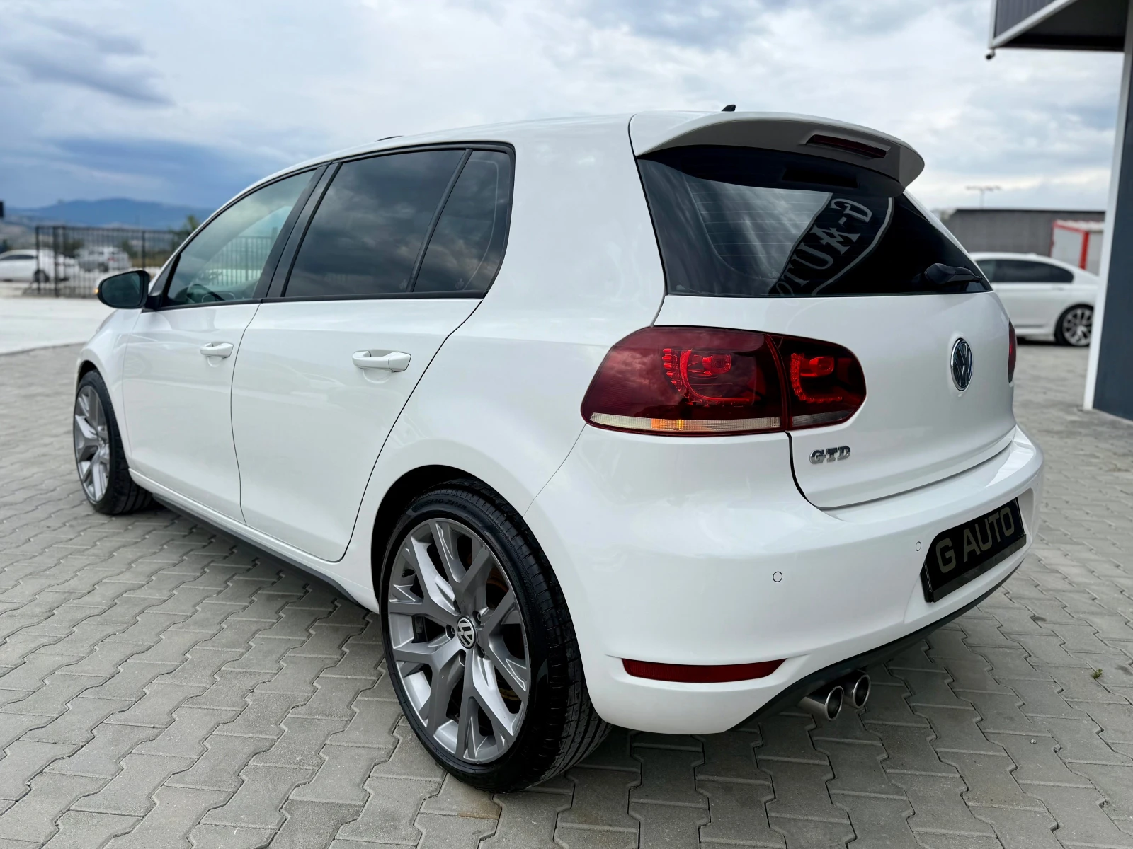VW Golf 2.0GTD DSG Собствен лизинг !!!, снимка 7 - Автомобили и джипове - 55411737