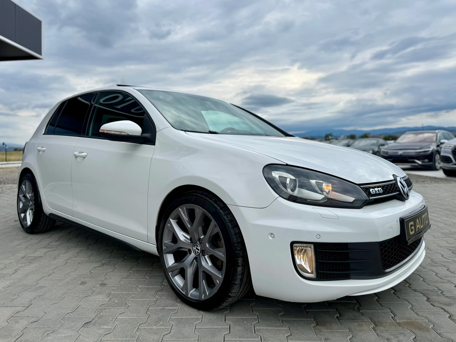 VW Golf 2.0GTD DSG Собствен лизинг !!!, снимка 3 - Автомобили и джипове - 55411737