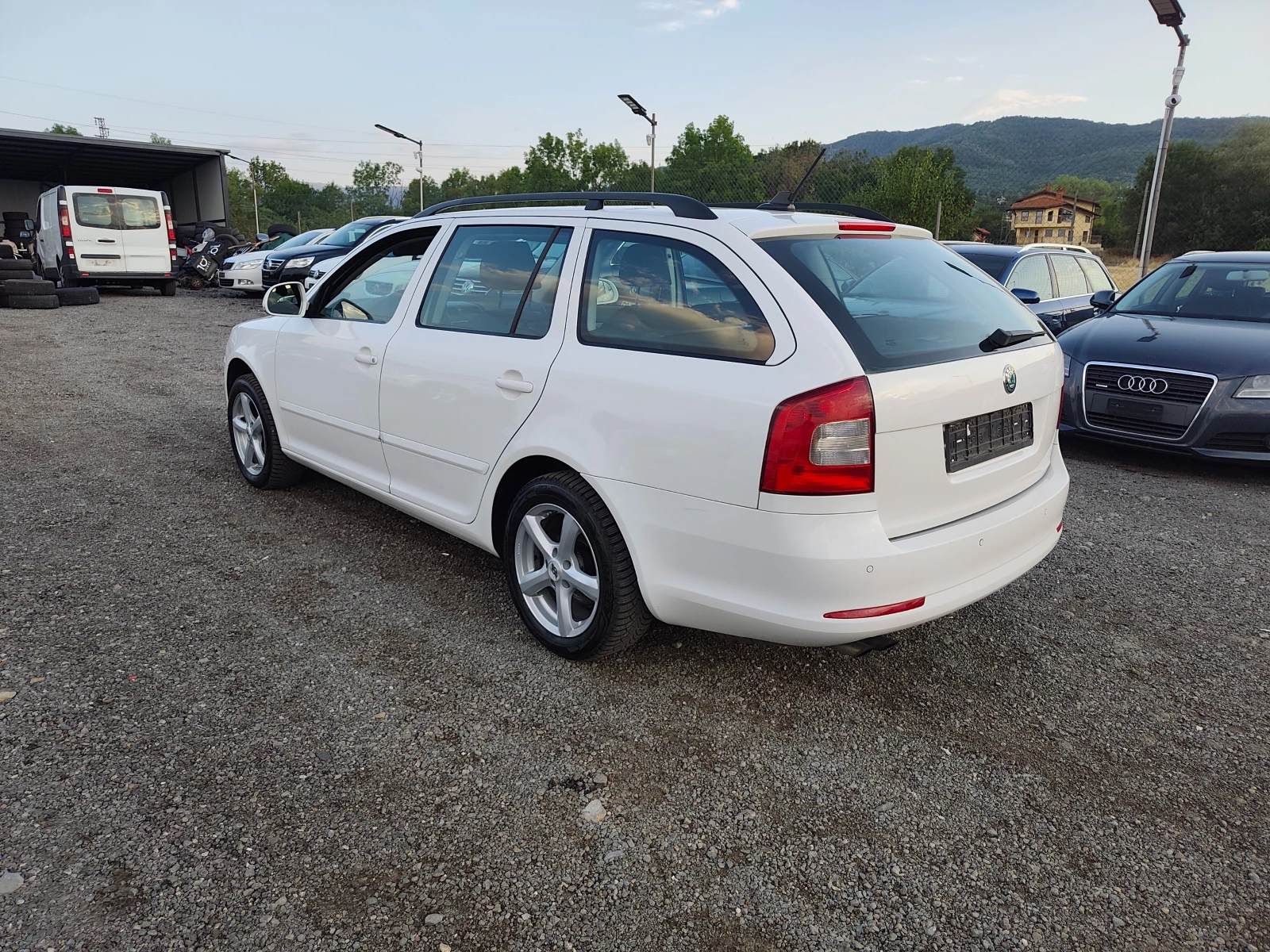 Skoda Octavia C 1.6TDI 4x4, снимка 3 - Автомобили и джипове - 55895503