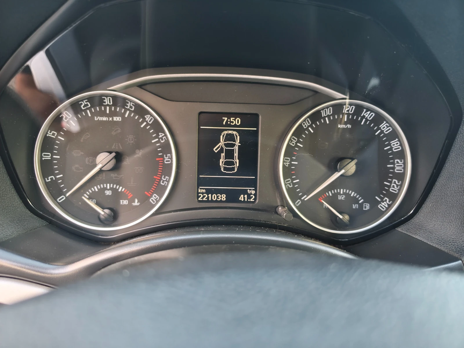 Skoda Octavia C 1.6TDI 4x4, снимка 7 - Автомобили и джипове - 55895503