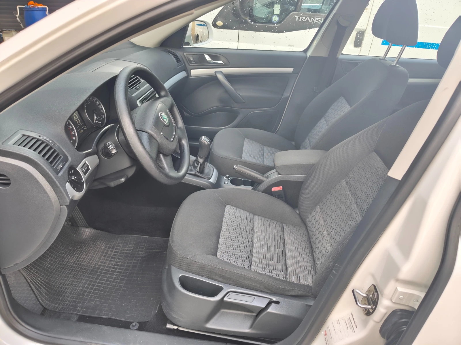 Skoda Octavia C 1.6TDI 4x4, снимка 5 - Автомобили и джипове - 55895503