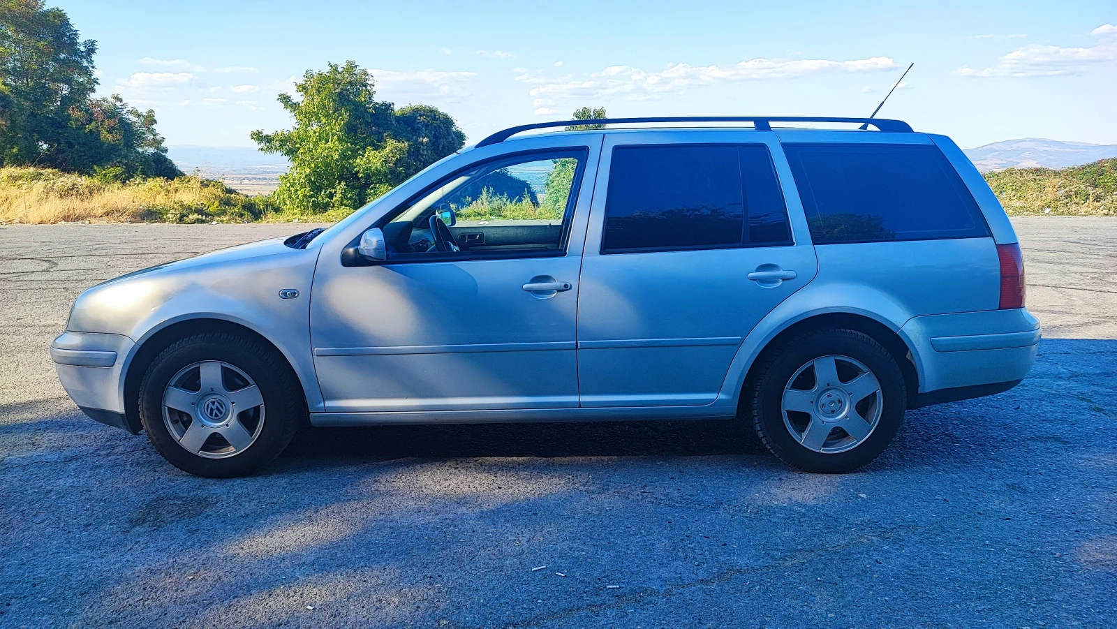VW Golf 1.6 Газ/Бензин, снимка 2 - Автомобили и джипове - 56318855