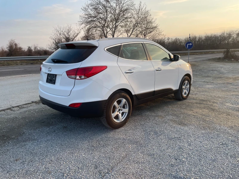 Hyundai IX35 4х4 NAVI ШВЕЙЦАРИЯ, снимка 3 - Автомобили и джипове - 49265570