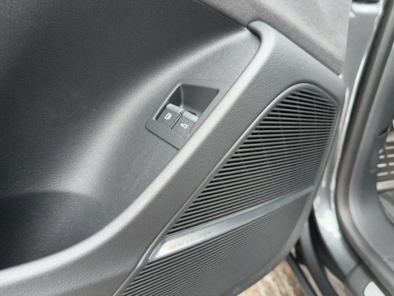 Audi Q8 60 TFSIe/PLUG-IN/FACELIFT/S-LINE/B&O/360/PANO/MATR, снимка 6 - Автомобили и джипове - 53339853