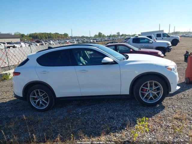 Alfa Romeo Stelvio Ti Sport AWD 280кс * Възможност за Лизинг*  - изображение 8