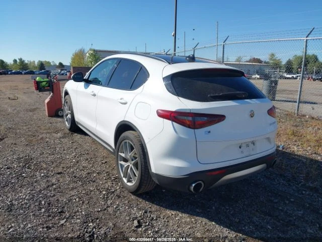 Alfa Romeo Stelvio Ti Sport AWD 280кс * Възможност за Лизинг*  - изображение 3