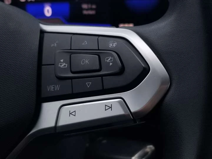 VW Tiguan NO ACCIDENT| 4MOTION| CARPLAY| CAMERA| ALLOYS| HEA, снимка 15 - Автомобили и джипове - 54340979