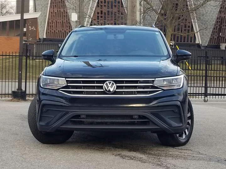 VW Tiguan NO ACCIDENT| 4MOTION| CARPLAY| CAMERA| ALLOYS| HEA, снимка 2 - Автомобили и джипове - 54340979