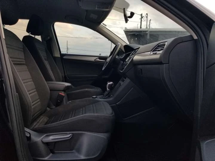 VW Tiguan NO ACCIDENT| 4MOTION| CARPLAY| CAMERA| ALLOYS| HEA, снимка 8 - Автомобили и джипове - 54340979