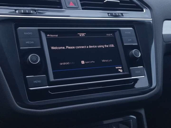VW Tiguan NO ACCIDENT| 4MOTION| CARPLAY| CAMERA| ALLOYS| HEA, снимка 12 - Автомобили и джипове - 54340979