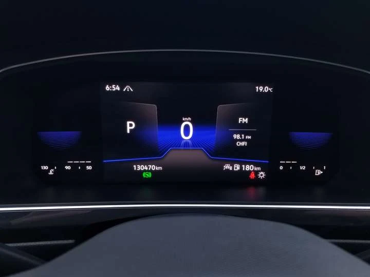 VW Tiguan NO ACCIDENT| 4MOTION| CARPLAY| CAMERA| ALLOYS| HEA, снимка 11 - Автомобили и джипове - 54340979