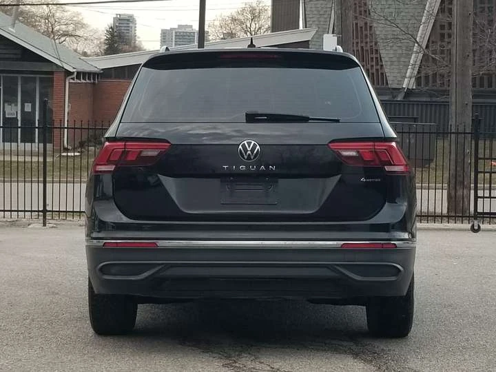 VW Tiguan NO ACCIDENT| 4MOTION| CARPLAY| CAMERA| ALLOYS| HEA, снимка 3 - Автомобили и джипове - 54340979