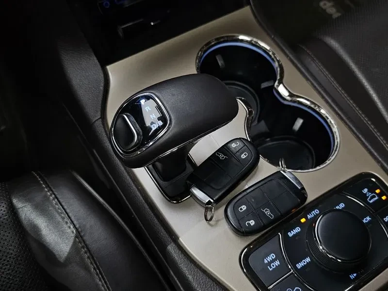 Jeep Grand cherokee 3.0 DIESEL OVERLAND SUMMIT WK2, снимка 9 - Автомобили и джипове - 55298802
