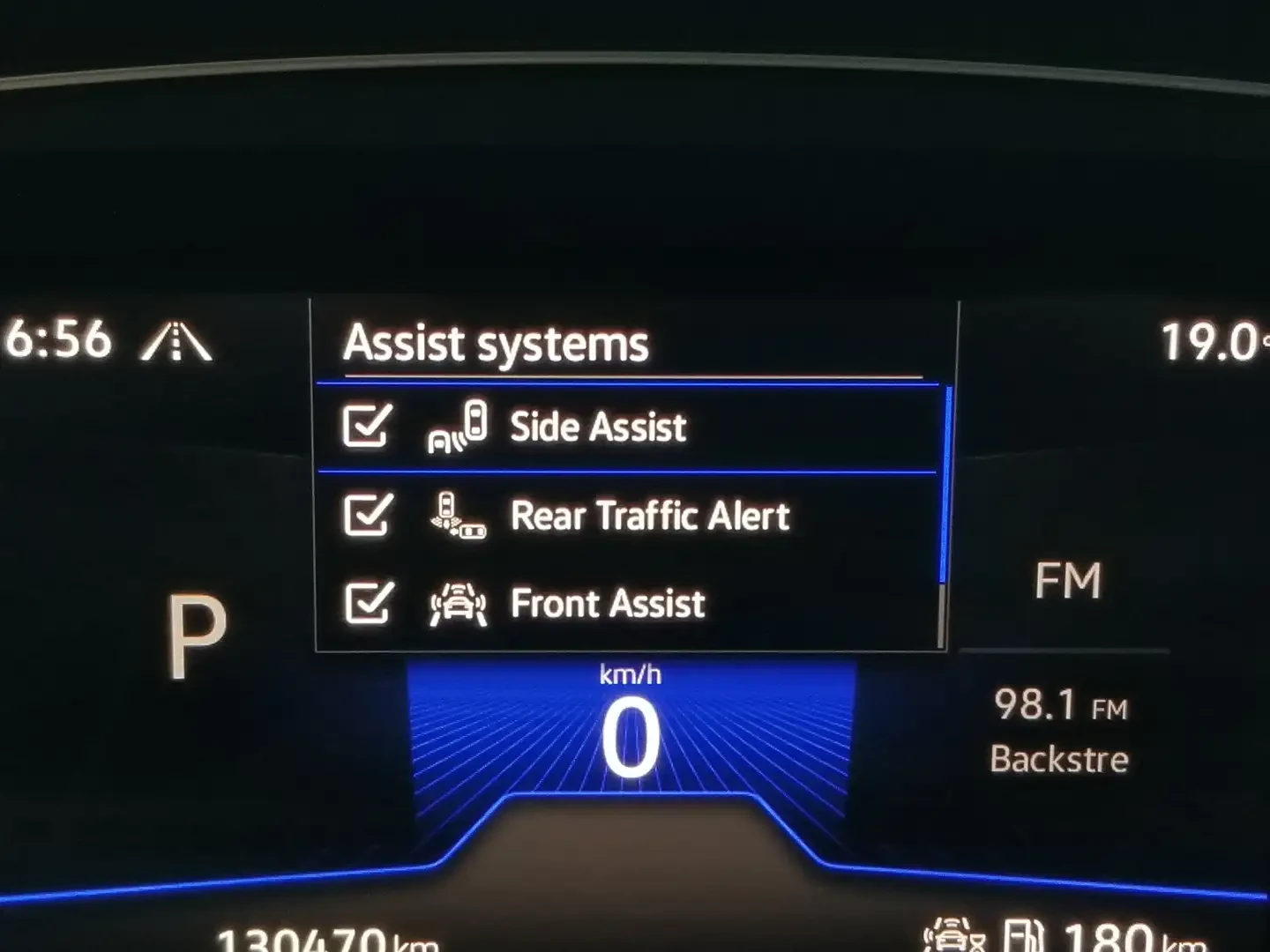 VW Tiguan NO ACCIDENT| 4MOTION| CARPLAY| CAMERA| ALLOYS| HEA, снимка 17 - Автомобили и джипове - 54340979