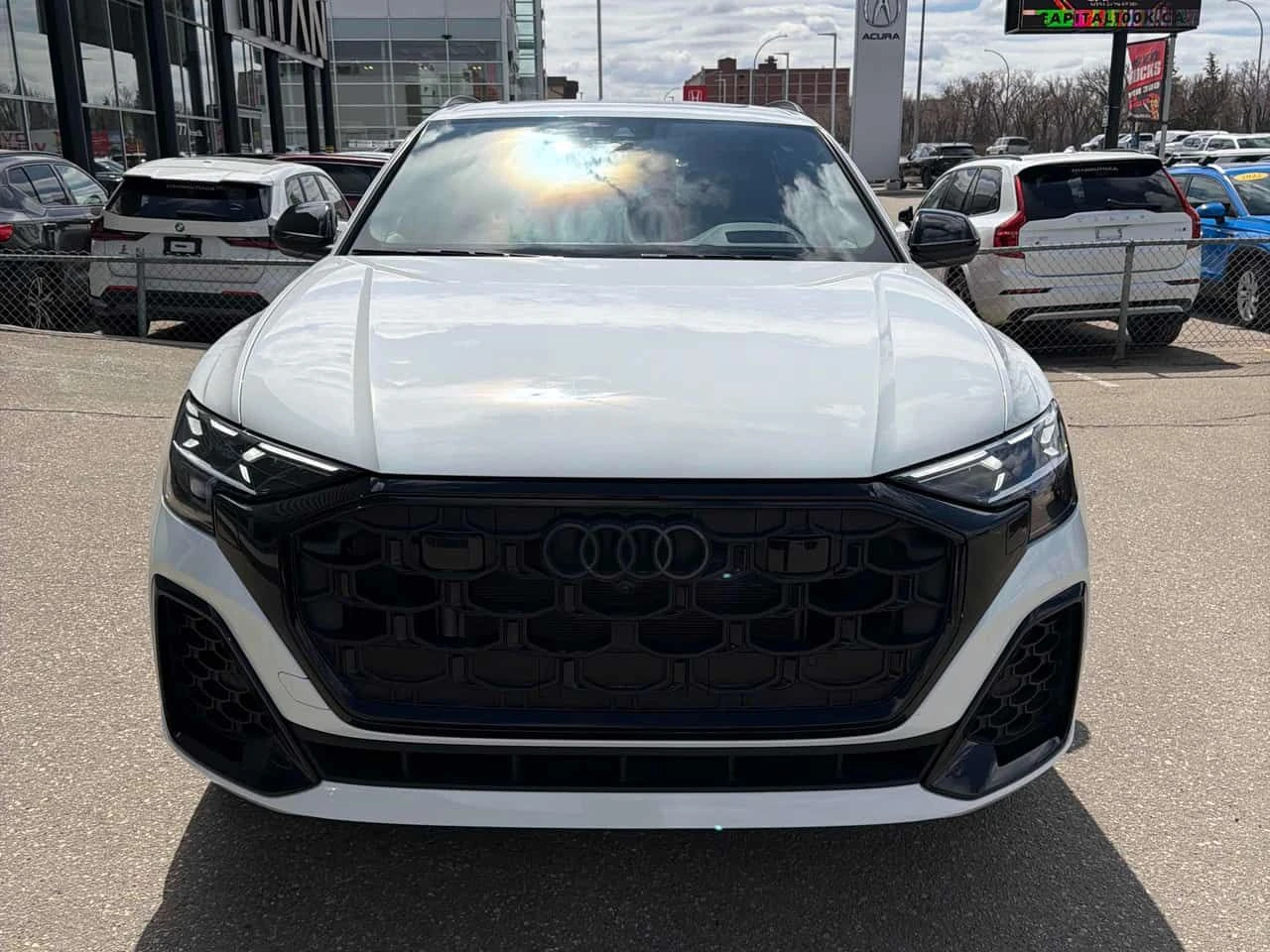 Audi Q8 Technik/ПАНОРАМА/ДИСТРОНИК/360/ОБДУХВАНЕ/HUD, снимка 2 - Автомобили и джипове - 54360343